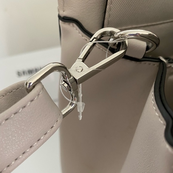 New large beige tote - Picture 4 of 13